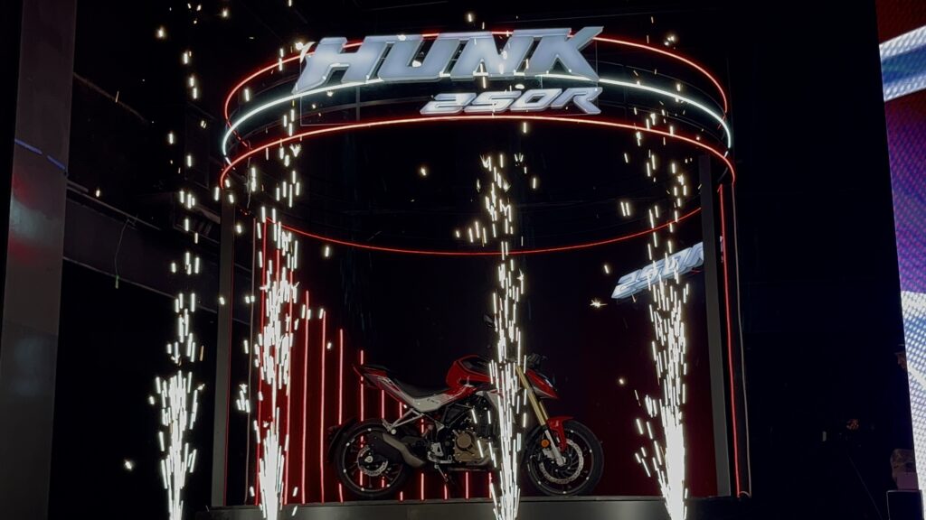 HERO HUNK 250R: CONTROL Y ACELERACIÓN
