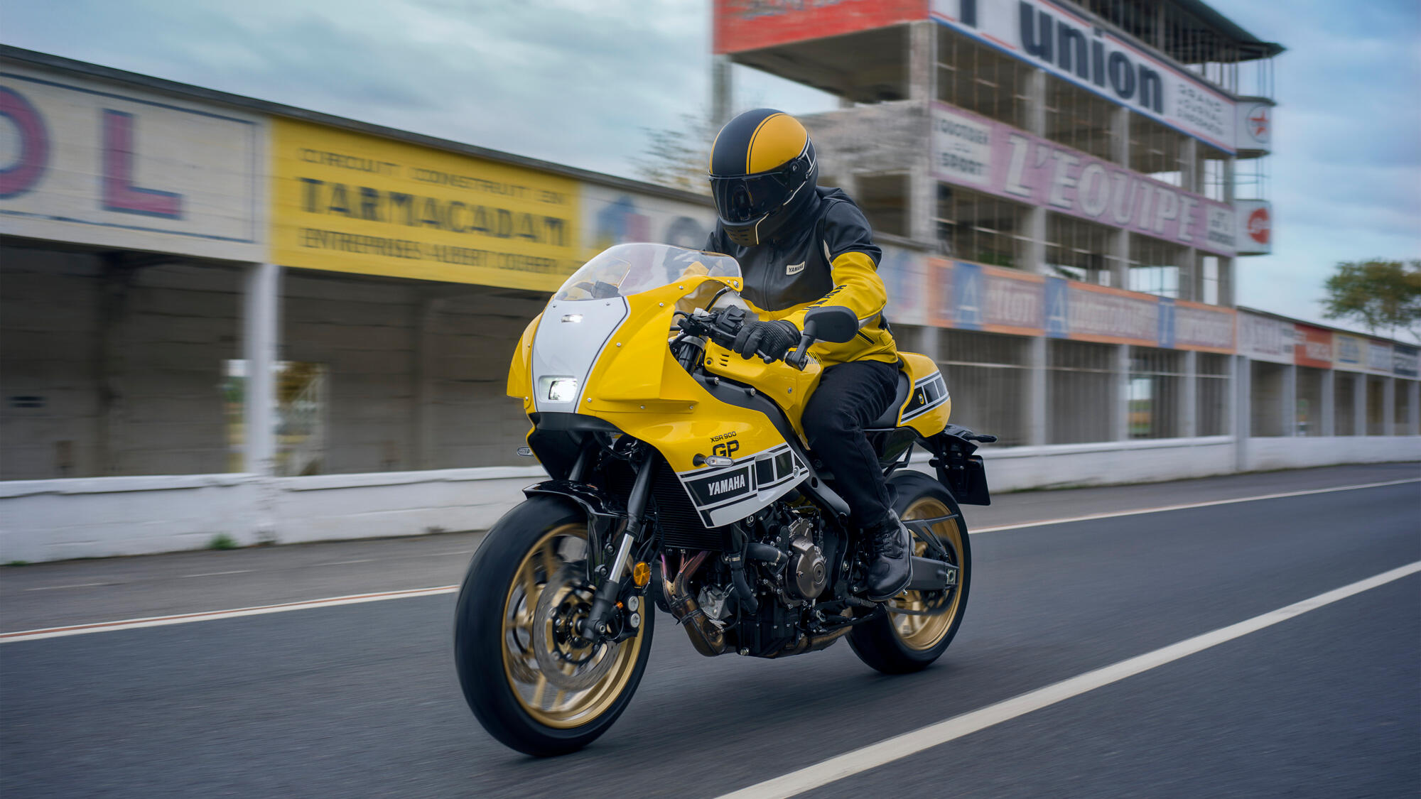 YAMAHA HOMENAJEA A KENNY ROBERTS CON LA NUEVA XSR900 GP