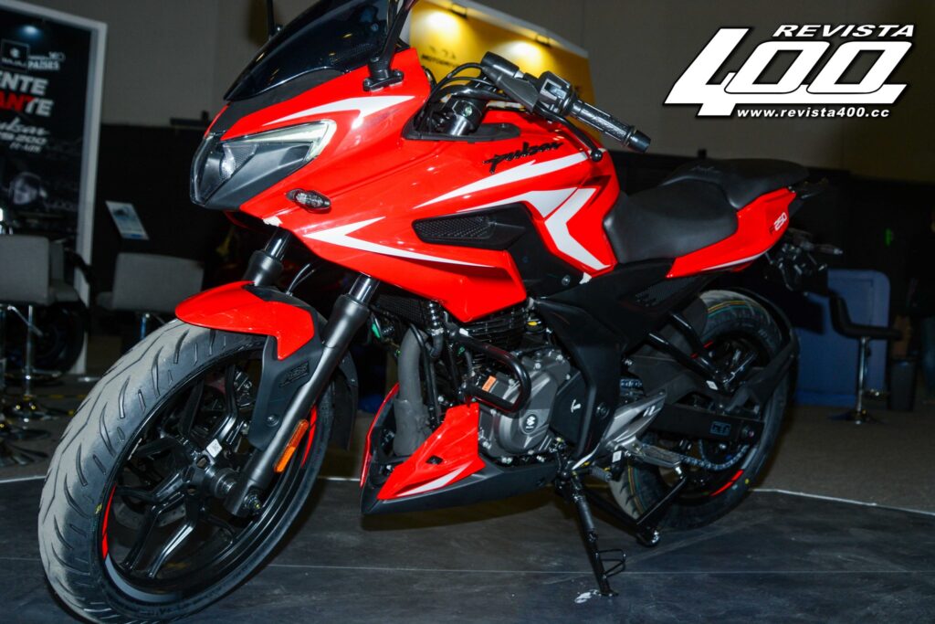 BAJAJ PRESENTA LA PULSAR F250 EN EXPO MOTO 2025