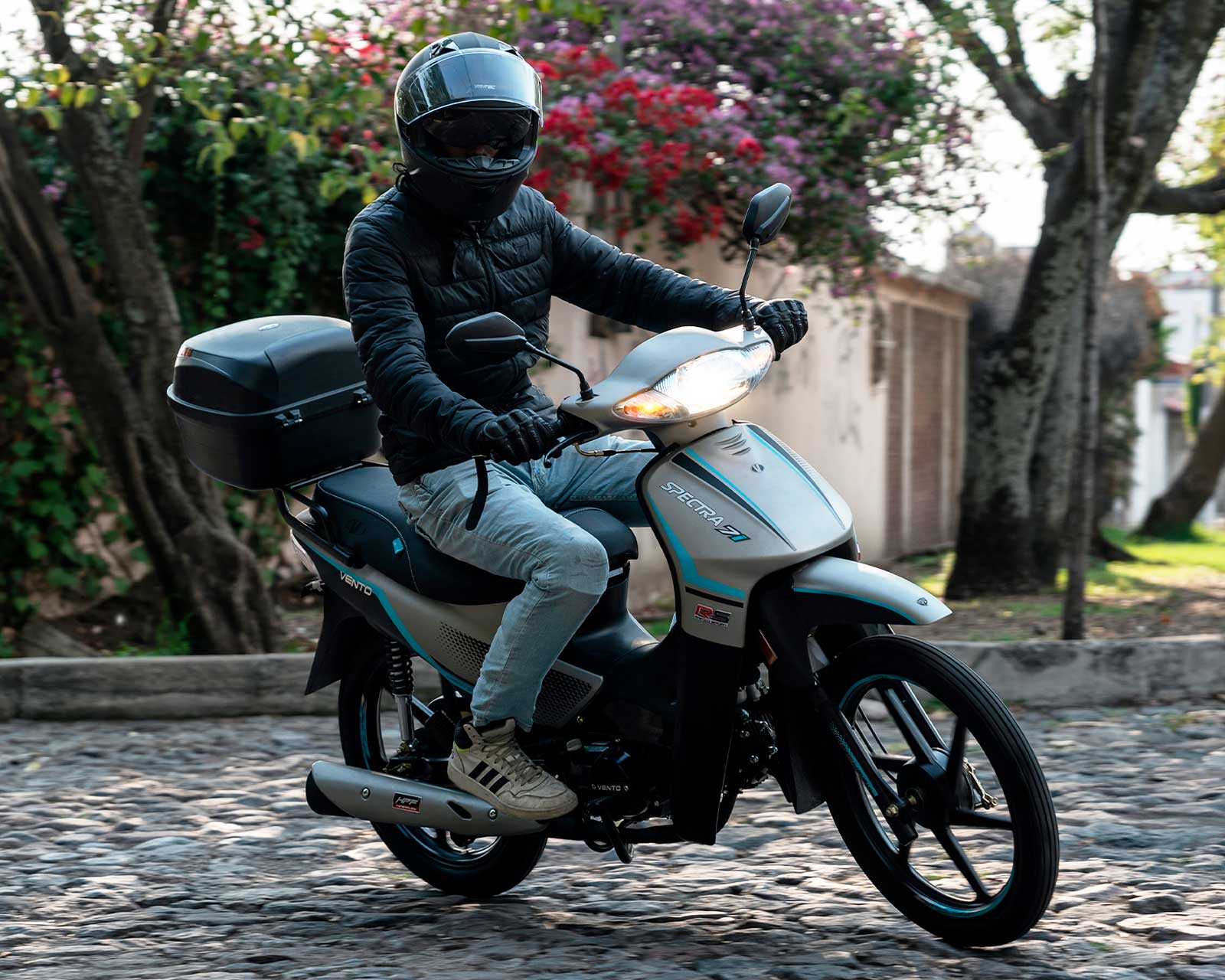 LAS VENTAJAS DE UNA MOTO SEMIAUTOMÁTICA