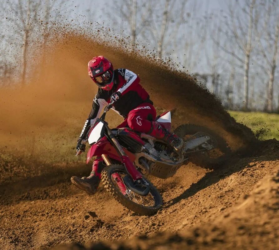 DUCATI PRESENTA LA VERSIÓN FACTORY DE LA DESMO450 MX