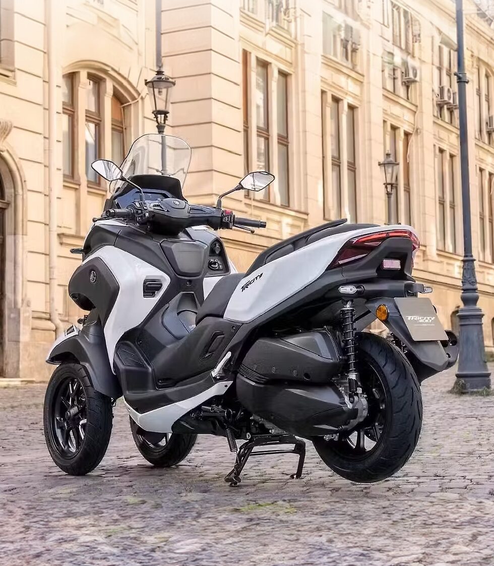 TRICITY 300 2026: EL PRIMER YAMAHA CON AIRBAG