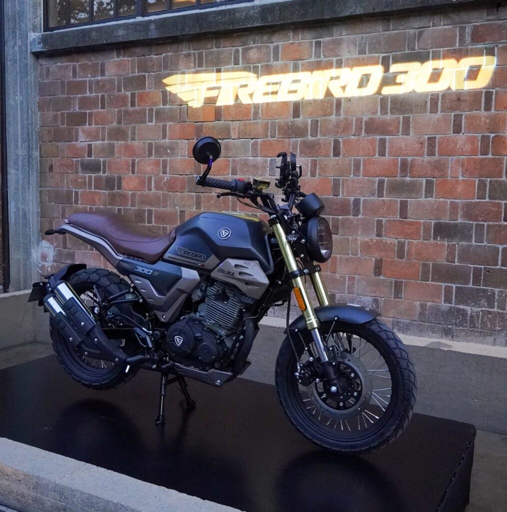 ITALIKA PRESENTA SU NUEVA FIREBIRD 300 EN LA TEXTILERA