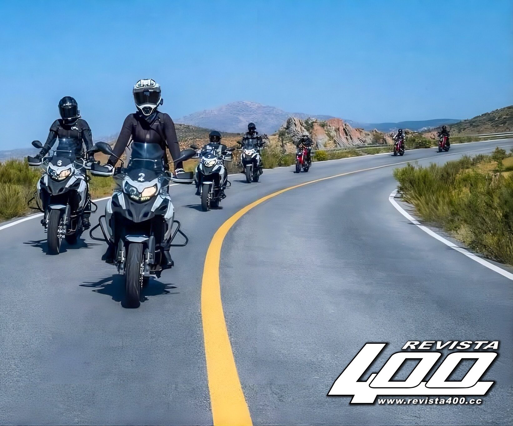 VIÑEDOS Y MONTAÑAS EN EL PRIMER DÍA DEL BENELLI EXPERIENCE IV VALLE DE GUADALUPE