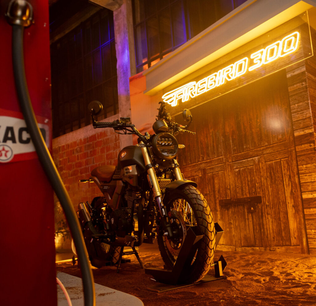 FIREBIRD 300. LA NUEVA CAFE RACER DE ITALIKA