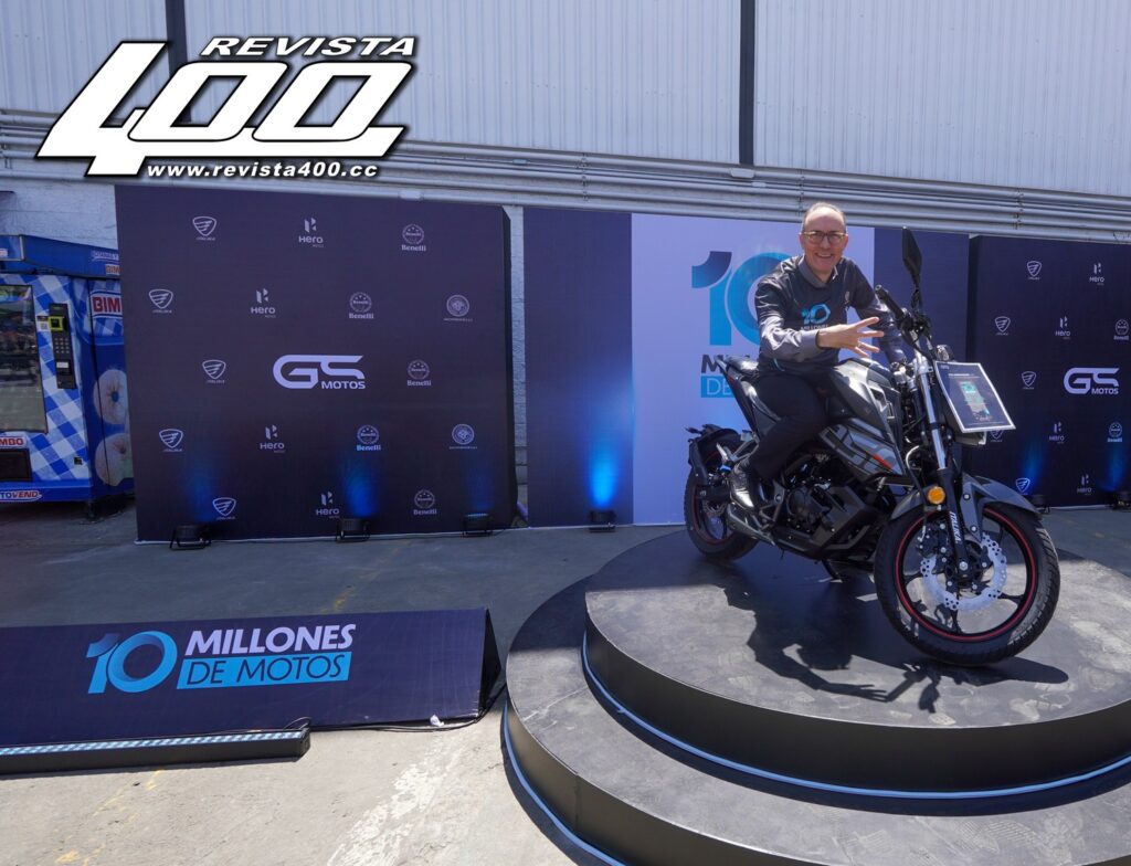 ITALIKA PRESENTA SU MOTO 10 MILLONES