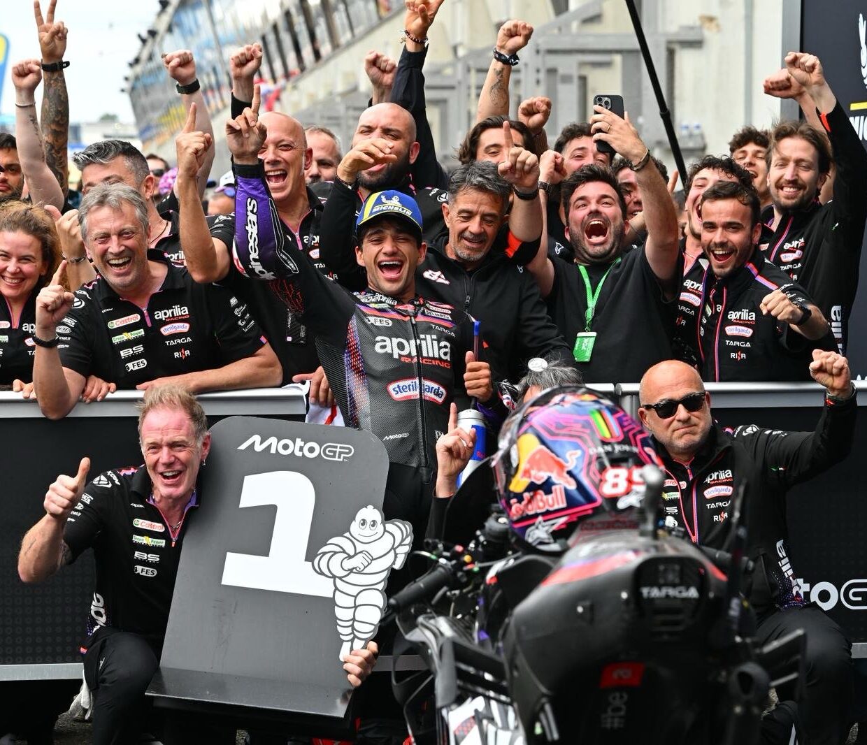 TRIPLETE HISTÓRICO DE APRILIA EN LE MANS