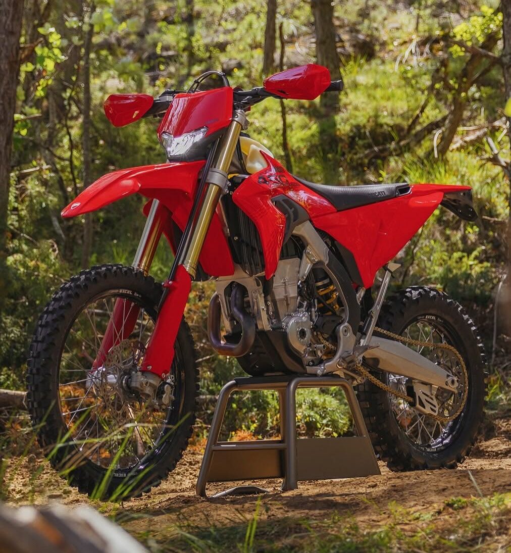 ASÍ ES LA NUEVA DESMO450 EDS 2027 DE DUCATI PARA ENDURO
