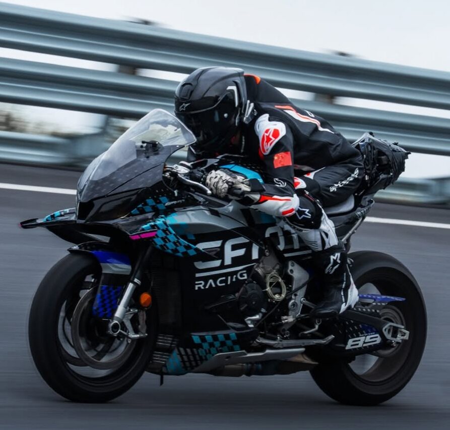 CFMOTO V4 SR-RR: LA MOTO CHINA DE COMBUSTIÓN MÁS RÁPIDA