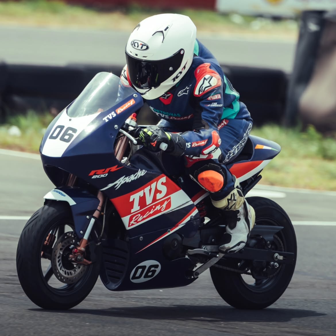 TVS PRESENTA SU PROGRAMA APACHE JUNIOR