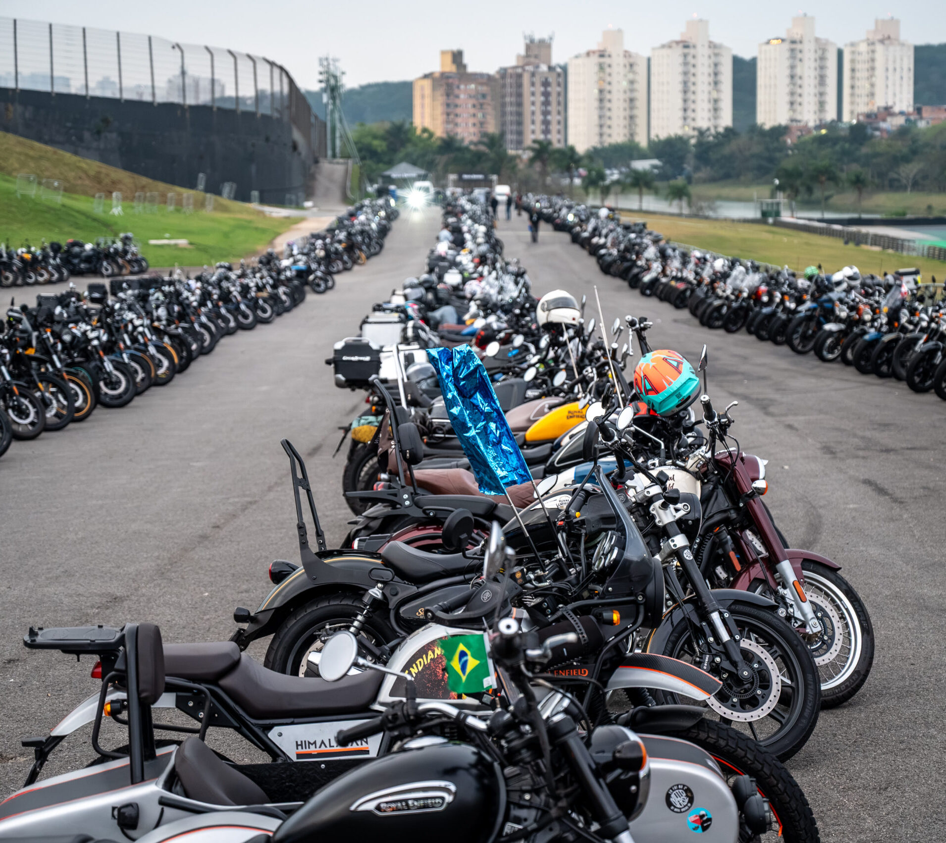 RÉCORD ABSOLUTO: MÁS DE 1,901 ROYAL ENFIELD EN INTERLAGOS
