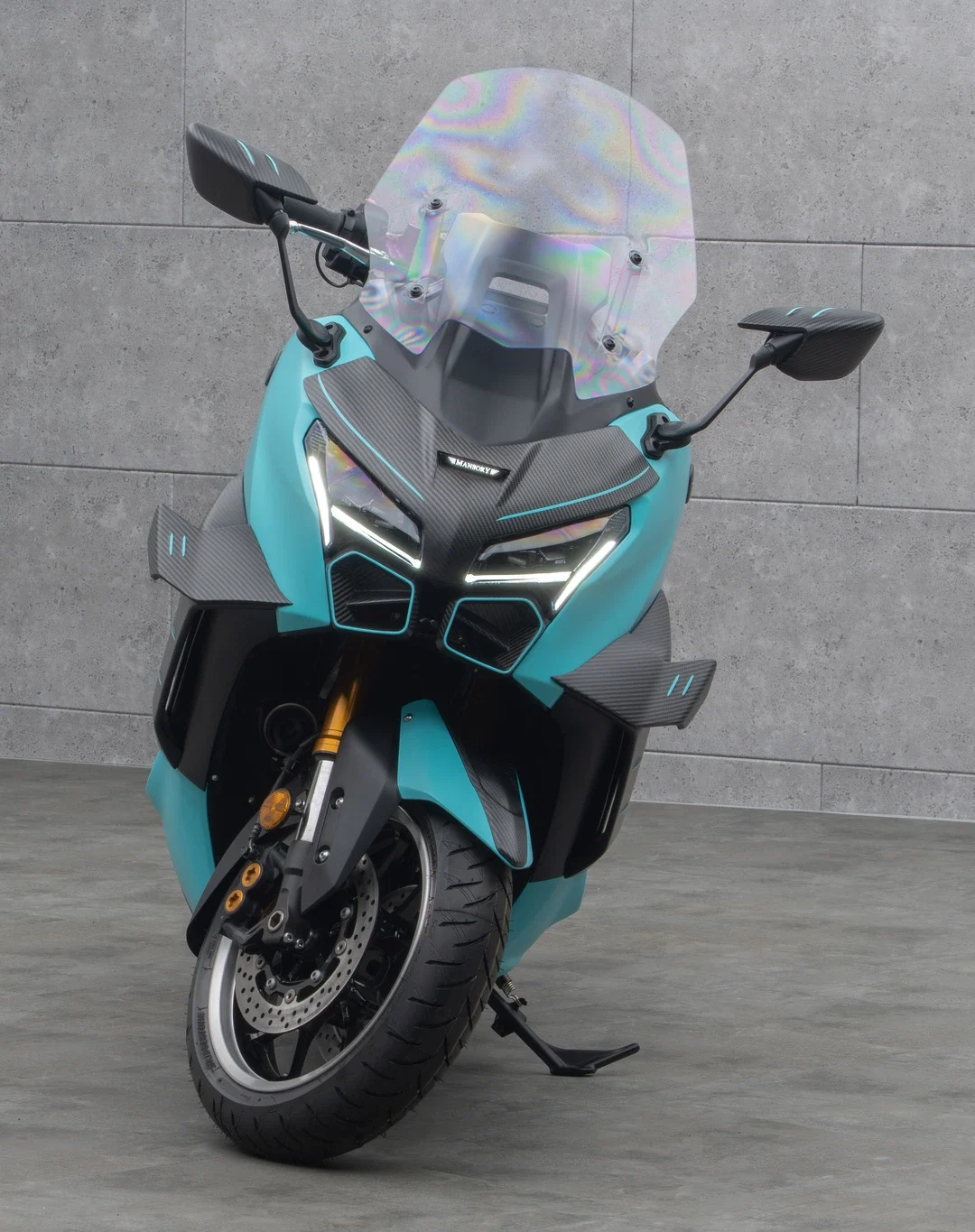 ASÍ LUCE LA YAMAHA TMAX POR MANSORY