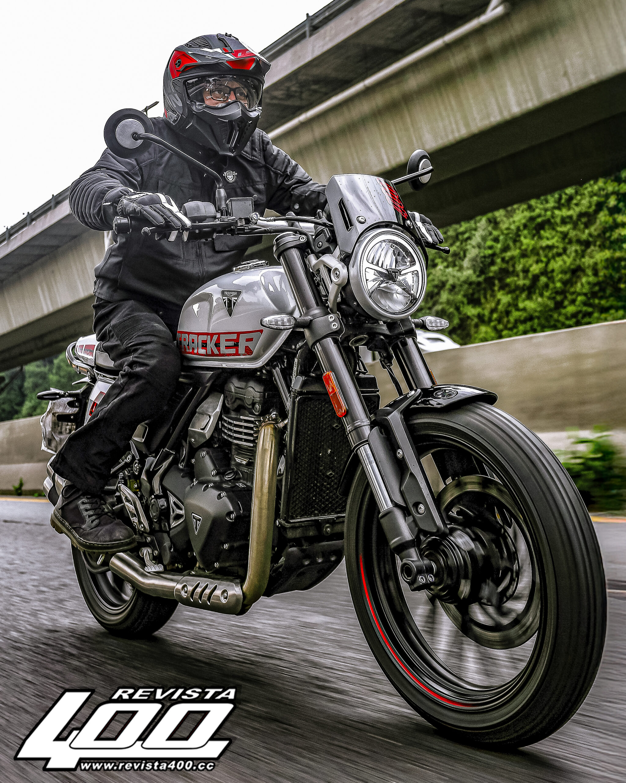 DE LA TIERRA AL ASFALTO. TRIUMPH TRACKER 400
