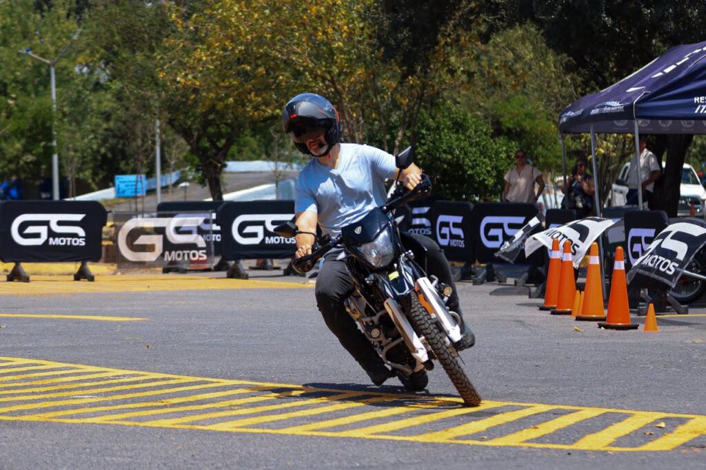 ITALIKA CAPACITA A 450 MOTOCICLISTAS EN MONTERREY