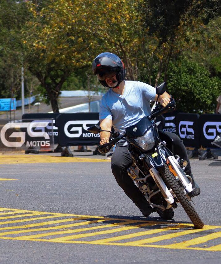 ITALIKA CAPACITA A 450 MOTOCICLISTAS EN MONTERREY