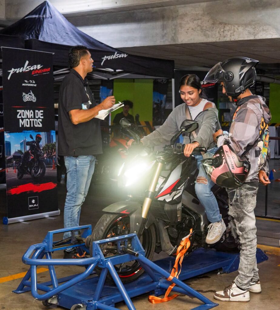 PULSAR GYMKHANA EN PLAZA CENTRAL