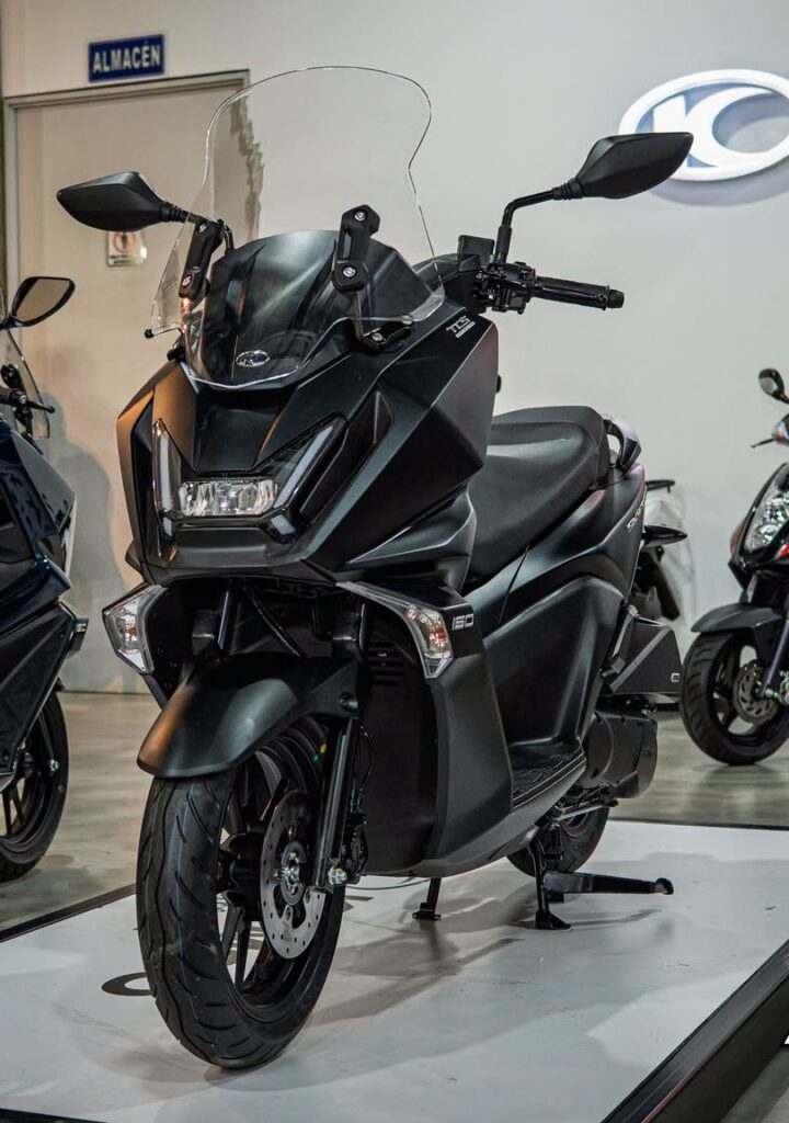 KYMCO SATÉLITE PRESENTA EL SKY TOWN 150